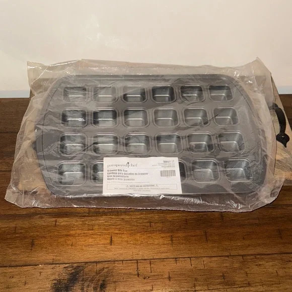 NWT Pampered Chef Mini Brownie PanTray - Gray Nonstick 24 Baking Wells - Picture 1 of 2